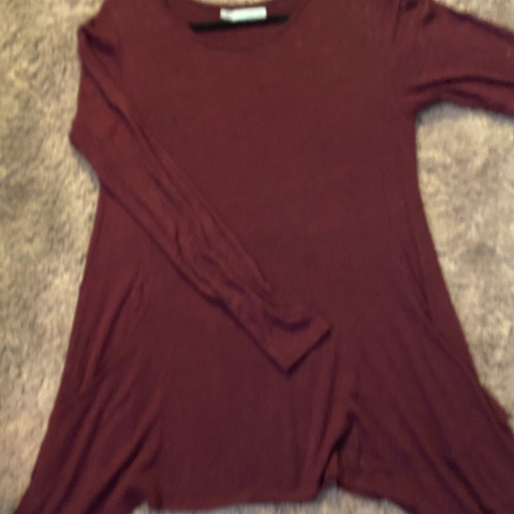 Burgundy long sleeve knit top with pockets